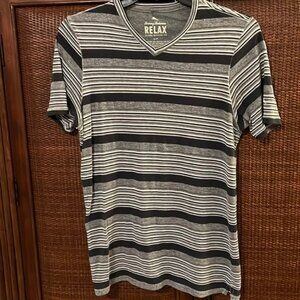 MENS TOMMY BAHAMA V-NECK T-SHIRT - SIZE SMALL - EXCELLENT CONDITION